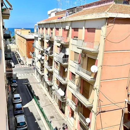 Pirandello House Apartament *